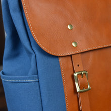画像をギャラリービューアに読み込む, MUDITA HILL|岡喜近江牛レザーと高島帆布で作った フラップ付きリュック(2バックル) 【びわ湖ブルー・ブライトキャメル】|Cogocoro(コゴコロ)