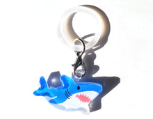 画像をギャラリービューアに読み込む, ホオジロザメ ピンバッジ・アンブレラマーカー|HONAMIRUKA(ホナミルカ)