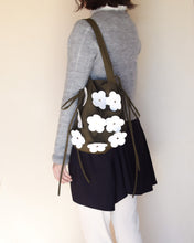 画像をギャラリービューアに読み込む, Rugby ball bag<Leather Flower motif>|Cherry on top(チェリーオントップ)