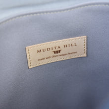 画像をギャラリービューアに読み込む, MUDITA HILL|岡喜近江牛レザーと高島帆布で作った フラップ付きリュック(2バックル) 【びわ湖ブルー・ブライトキャメル】|Cogocoro(コゴコロ)