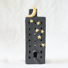 画像をギャラリービューアに読み込む, 星が降り注ぎ月が輝く古いビルのナイトランプ、アロマランプシェード 黒マット|とうげい hanaga(トウゲイ ハナガ)