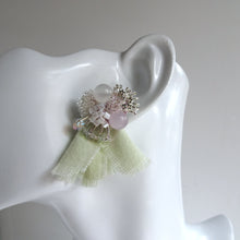 画像をギャラリービューアに読み込む, 草木染めフリンジのピアス|hanmmmo(ハンモ)