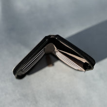 画像をギャラリービューアに読み込む, R zipper mini wallet Rファスナーミニ財布|enrio(エンリオ)