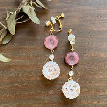 画像をギャラリービューアに読み込む, フラーレン ピンクオパール 2mm チェコビーズフラワー ピアス・イヤリング|紬(ツムギ)