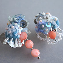 画像をギャラリービューアに読み込む, プランクトンの春/コーラルピンク//イヤリング|hanmmmo(ハンモ)
