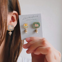 画像をギャラリービューアに読み込む, ネコとお花ピアス ピンク|slowly&starry(スローリーアンドスターリー)
