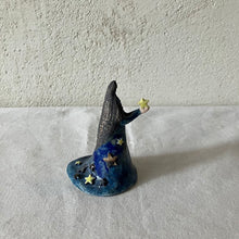 画像をギャラリービューアに読み込む, 月に寄りかかる女性の花瓶|とうげい hanaga(トウゲイ ハナガ)