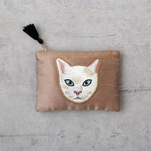 画像をギャラリービューアに読み込む, キャット刺繍フラットポーチ 17×13cm|猫とイチオクノホシ(ネコトイチオクノホシ)