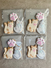 画像をギャラリービューアに読み込む, 寄り添うネコちゃんと肉球 アイシングクッキー|sumirecookies(スミレクッキーズ)