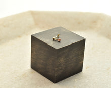 画像をギャラリービューアに読み込む, babyシングルピアス モザンビークガーネット|bis.(ビス)