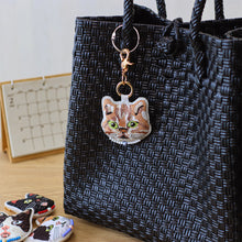 画像をギャラリービューアに読み込む, 猫の刺繡がかわいい パフチャーム|猫とイチオクノホシ(ネコトイチオクノホシ)