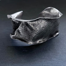 画像をギャラリービューアに読み込む, PROTECT YOU. SMOOTH SNAKESKIN BANGLE/SV925(51)|Truph.BIJOUX(トリュフビジュー)