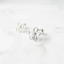 画像をギャラリービューアに読み込む, フラワーオパール スタッドピアス(シルバー925/ロジウムプレーティング)|SMUK(スムーク)