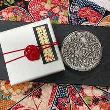 画像をギャラリービューアに読み込む, コンパクトミラー・はろうきてい・丸花3D・銀古美 (シルバー・バージョン)|Cuprum by ISHIWATA(クプラム バイ イシワタ)