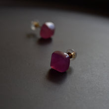 画像をギャラリービューアに読み込む, kizashi...ルビーピアス|G.Y.P(ジプ)