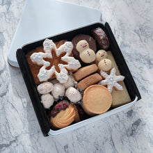 画像をギャラリービューアに読み込む, 1月のクッキー缶|雪の結晶と冬景色|CafeCacapo(カフェカカポ)