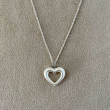 画像をギャラリービューアに読み込む, 【ネックレス】大人の洗練されたアクセント オープンハートパールネックレス|ERIKOART(エリコアート)