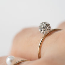 画像をギャラリービューアに読み込む, 14kgfのリング。繊細なクリスタルガラスのパヴェが手元をより繊細に|BLANCHE NEIGE(ブランシュネージュ)