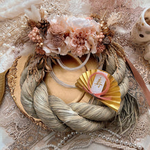 画像をギャラリービューアに読み込む, くすみピンクの大きなしめ縄|flowers luciole(フラワーズ ルシオール)