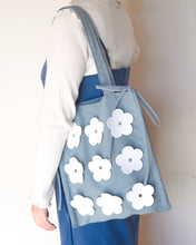 画像をギャラリービューアに読み込む, Rugby ball bag<Leather Flower motif>|Cherry on top(チェリーオントップ)