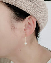 画像をギャラリービューアに読み込む, 「月の雫珠」国産あこや真珠バロックパール*サージカルステンレス・イヤリング(ロング)ゴールド|ツバメ舎(ツバメシャ)