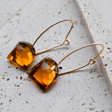 画像をギャラリービューアに読み込む, matataki…コニャッククォーツ10金フープピアス|G.Y.P(ジプ)