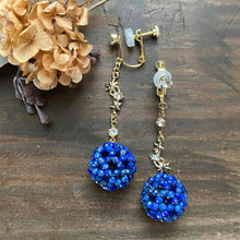画像をギャラリービューアに読み込む, フラーレン ラピスラズリ 2mm スターダスト ピアス・イヤリング|紬(ツムギ)