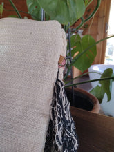 画像をギャラリービューアに読み込む, 天然素材のマクラメポーチ|MANGALA ARATI(マンガラ アーラティー)