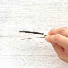 画像をギャラリービューアに読み込む, へそ天で眠るネコ・マフィンの髪飾り|maltamarie(マルタマリエ)