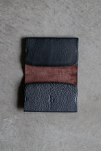 画像をギャラリービューアに読み込む, 革の質感まで“印象”になる名刺入れ〈UNUS-C〉|Has(ハズ)