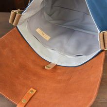 画像をギャラリービューアに読み込む, MUDITA HILL|岡喜近江牛レザーと高島帆布で作った よこショルダーバッグ Lサイズ 【びわ湖ブルー・ブライトキャメル】|Cogocoro(コゴコロ)