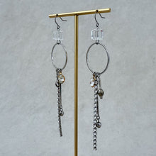 画像をギャラリービューアに読み込む, 【ピアス】耳元で奏でるエッジの効いた光 ヴィンテージの輝きとモードが交差するピアス|ERIKOART(エリコアート)