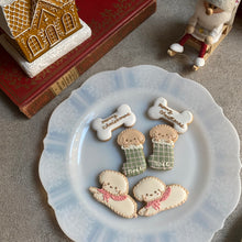 画像をギャラリービューアに読み込む, 冬のトイプードル2匹|sumirecookies(スミレクッキーズ)