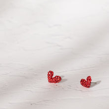 画像をギャラリービューアに読み込む, 鮮やかでPOPな赤のハートのイヤリング クリスタルガラス|BLANCHE NEIGE(ブランシュネージュ)