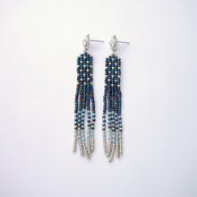 画像をギャラリービューアに読み込む, ミッドナイトブルー 夜空の一番星 揺れるロングビーズフリンジピアス 【シルバー925 ピアスポスト】 |Ahki Beadwork(アーキービーズワーク)