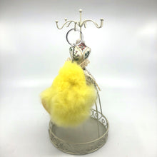 画像をギャラリービューアに読み込む, ベビーアルパカの天然皮革 ひよこ ぬいぐるみチャーム|ペルー職人手仕事・一点もの