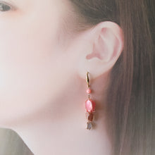画像をギャラリービューアに読み込む, チューリップとサンゴのピアス(イヤリング)|s.o.f.i. (ソフィー)
