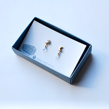画像をギャラリービューアに読み込む, 月光|ムーンストーンの朧月ピアス|Une(ウーネ)
