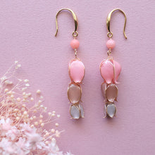 画像をギャラリービューアに読み込む, チューリップとサンゴのピアス(イヤリング)|s.o.f.i. (ソフィー)