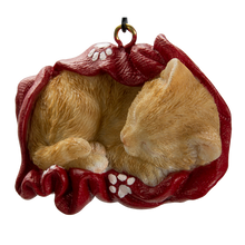 画像をギャラリービューアに読み込む, 毛布にくるまる茶トラ猫オーナメント|WooBia(ウービア)