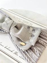 画像をギャラリービューアに読み込む, レースフラワー フランス刺繍リボン ベビーターバン|SUNNY RIBBON(サニーリボン)