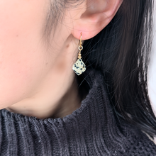 画像をギャラリービューアに読み込む, ダルメシアンジャスパー オリエンタルカットピアス/イヤリング|orie(オリエ)
