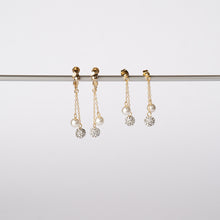 画像をギャラリービューアに読み込む, 耳元でチラっと揺れる上質なサクランボ。パヴェボールとパールの相性ばっちりコンビのイヤリング|BLANCHE NEIGE(ブランシュネージュ)