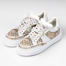 画像をギャラリービューアに読み込む, 西陣織×本革スニーカー 紗綾型文様(白)|KAVKIMONO(カブキモノ)