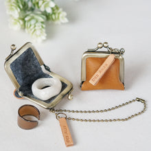 画像をギャラリービューアに読み込む, 持ち歩ける【大きめ】本革リングケース(キャメル)| 出先での指輪の保管に | 遺骨リングケースとしても|Des Ailes(デゼル)