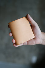 画像をギャラリービューアに読み込む, 削ぎ落とした職人仕立ての折財布〈LOCUS-SW〉|Has(ハズ)