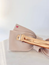 画像をギャラリービューアに読み込む, Little Hearts フランス刺繍 リボンバレッタ|SUNNY RIBBON(サニーリボン)