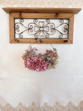 画像をギャラリービューアに読み込む, 大きなダリアのフラワーリース|flowers luciole(フラワーズ ルシオール)