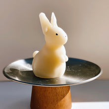 画像をギャラリービューアに読み込む, おりこうなウサギのキャンドル|Studiok.k(スタジオケーケー)