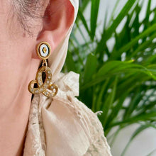 画像をギャラリービューアに読み込む, 【ピアス】静かな季節に輝きを灯す、シルバーブルーとリボンのアシンメトリーピアス|ERIKOART(エリコアート)